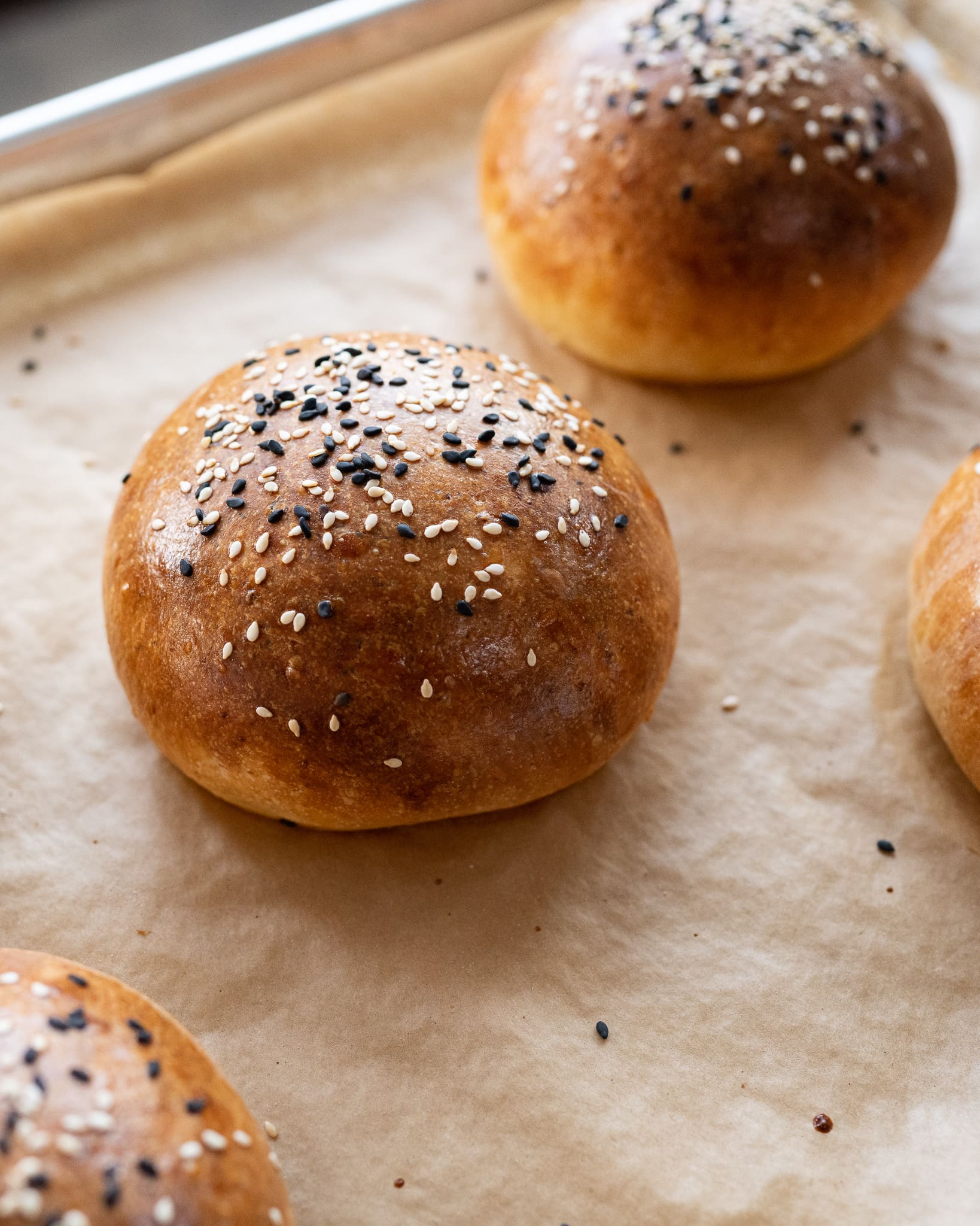 Shaping buns and rolls