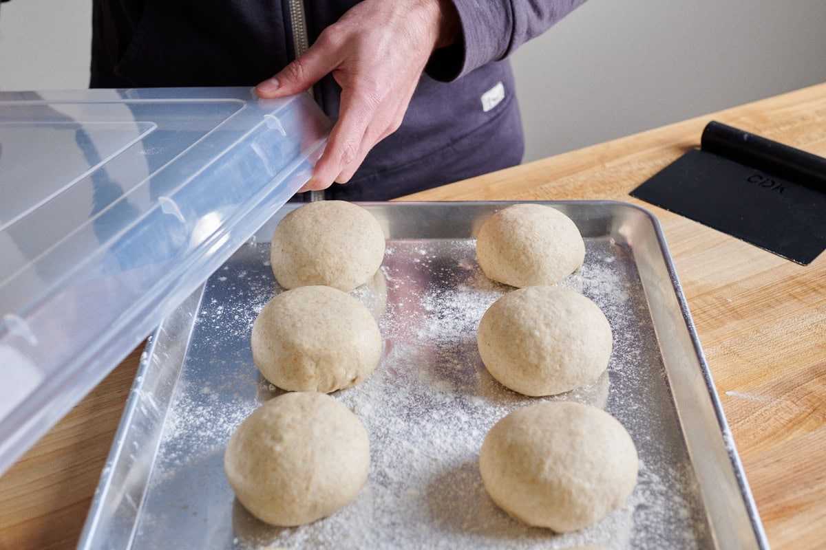 Snap on sheet pan cover for the 2024 bread bakers gift guide.