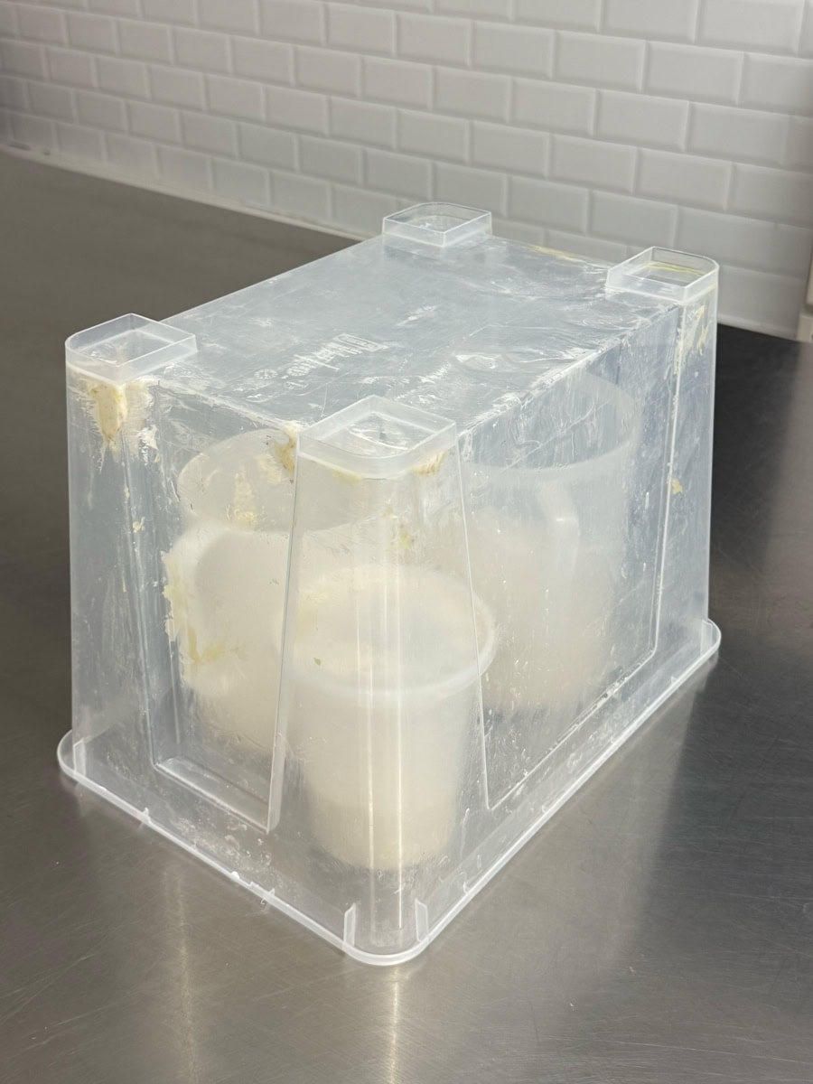 Various overnight levain for mixing class doughs.